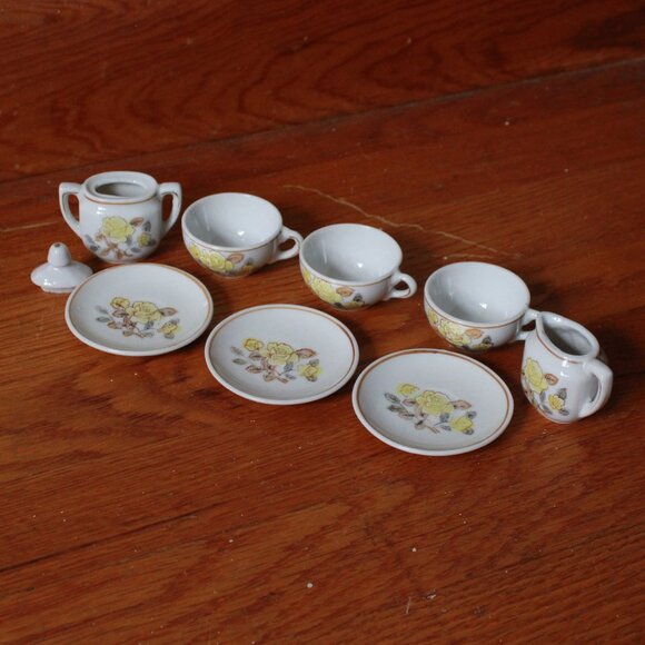 Vintage Unknown Brand Miniature Dollhouse Porcelain Floral Accent Tea Set - Picture 2 of 5